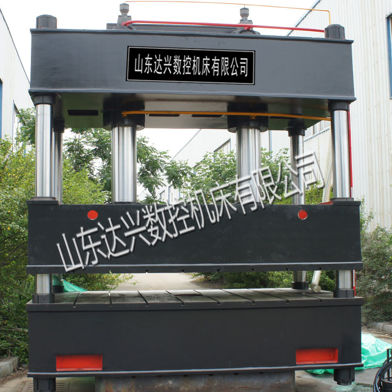 為江蘇客戶定制1200噸三梁四柱液壓機(jī)